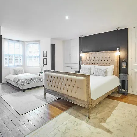 Host & - The Courtyard Retreat Apartment