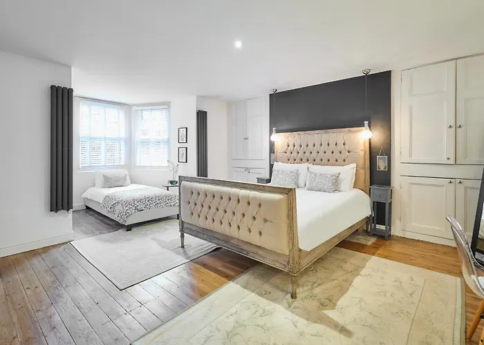 Host & - The Courtyard Retreat Apartment