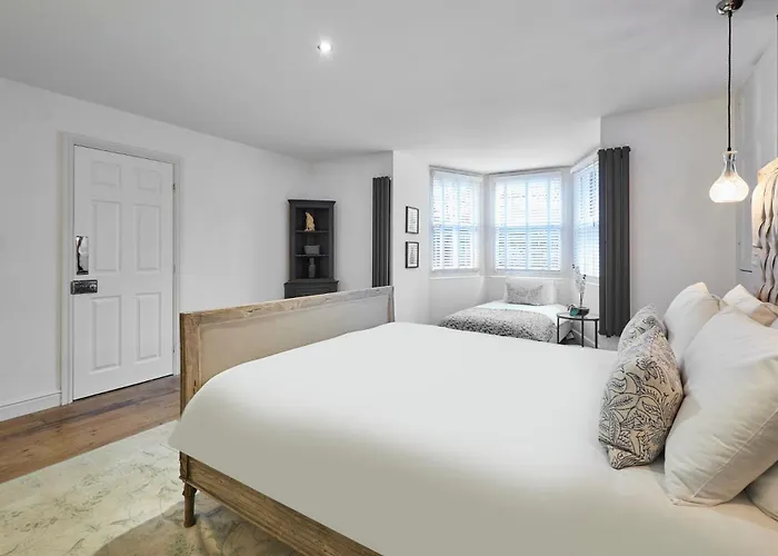 Apartment Host & - The Courtyard Retreat Whitby