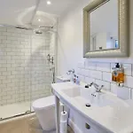 Host & - The Courtyard Retreat * Whitby