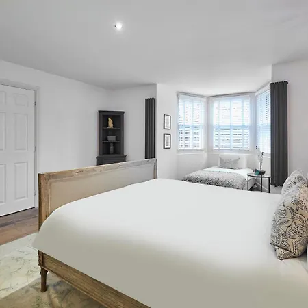 דירה Host & - The Courtyard Retreat וויטבי