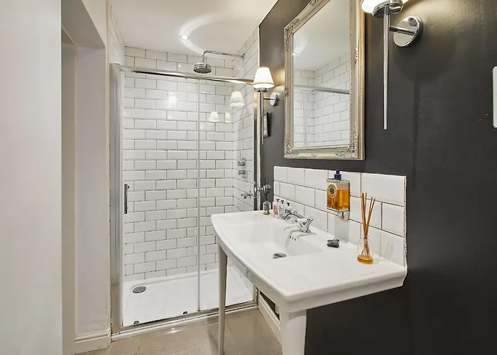 Host & - The Courtyard Retreat *