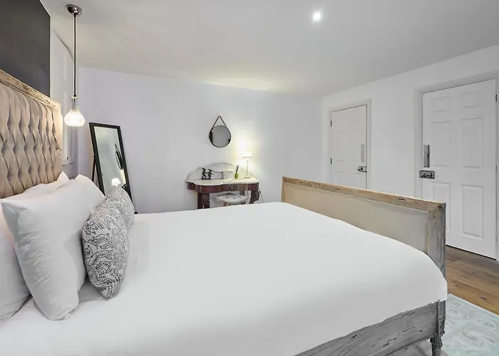 Host & - The Courtyard Retreat * 惠特比