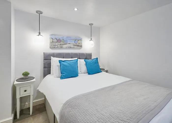 Host & - The Courtyard Retreat * 惠特比