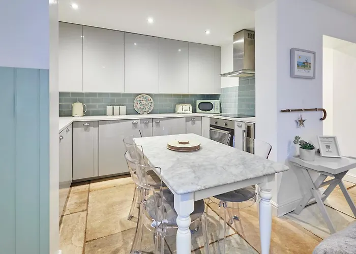 Host & - The Courtyard Retreat